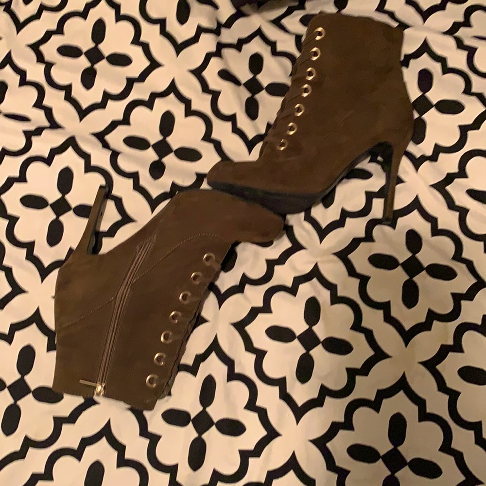 Anne Michelle forest green sway heeled boots